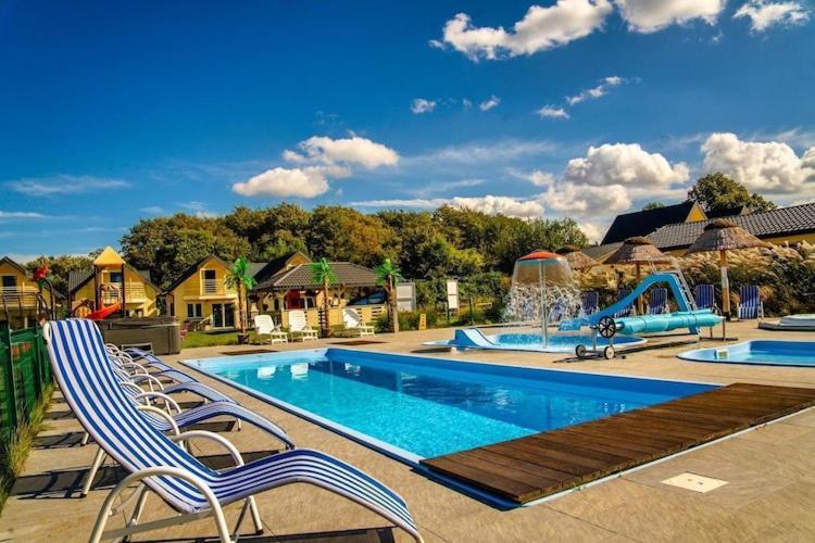 Holiday Resort, Устроне-Морске Экстерьер фото