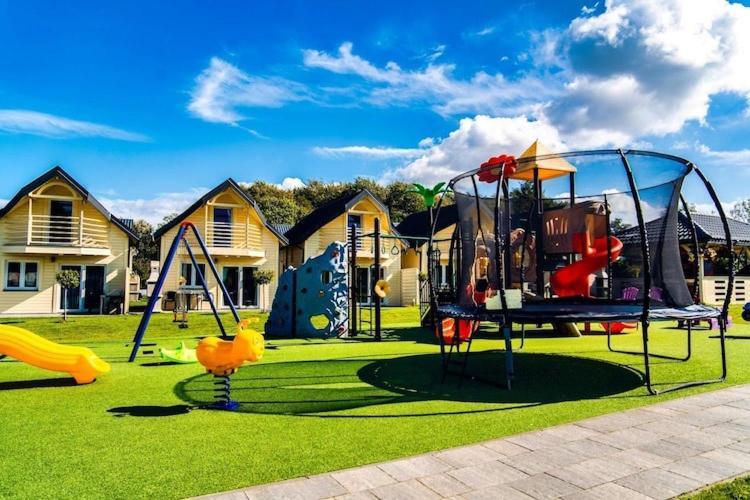 Holiday Resort, Устроне-Морске Экстерьер фото
