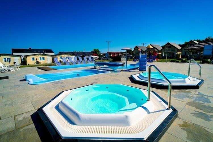 Holiday Resort, Устроне-Морске Экстерьер фото